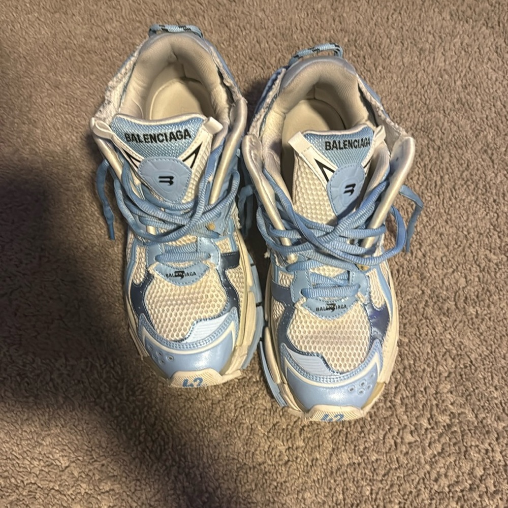 Balenciga runners. Size 42eu American men 9. White and blue